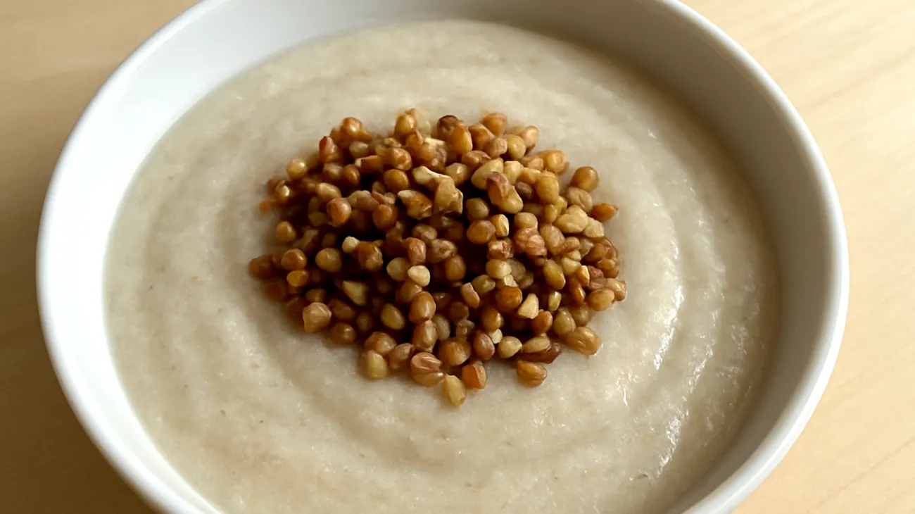 Flohsamenschalen-Porridge mit fermentiertem Buchweizen"